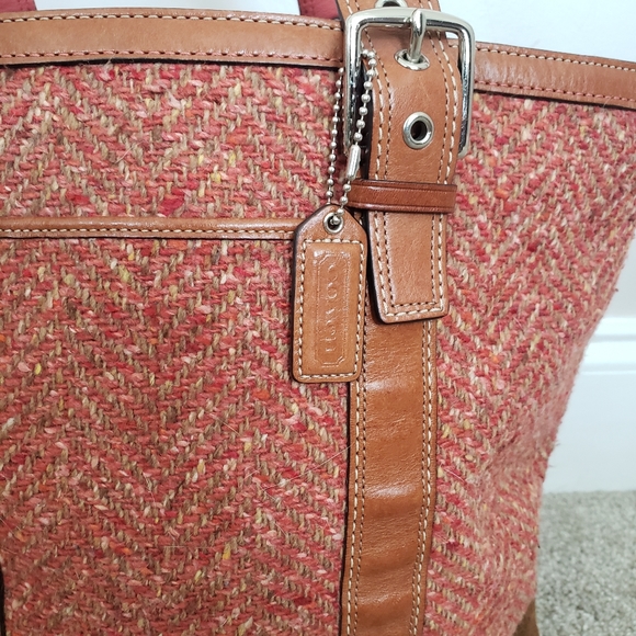 COACH Hampton Tweed Coral/Cream/Tan with Leather Trim and Suede Corners - Picture 3 of 7